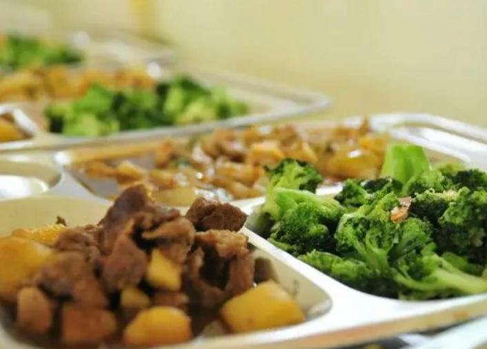 選擇江蘇大型食堂承包公司需要關注什么